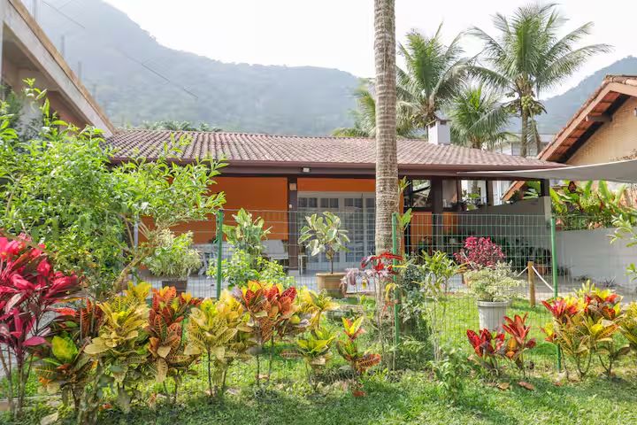 Casa Lázaro UbatubaCondomínio 280m da praia
