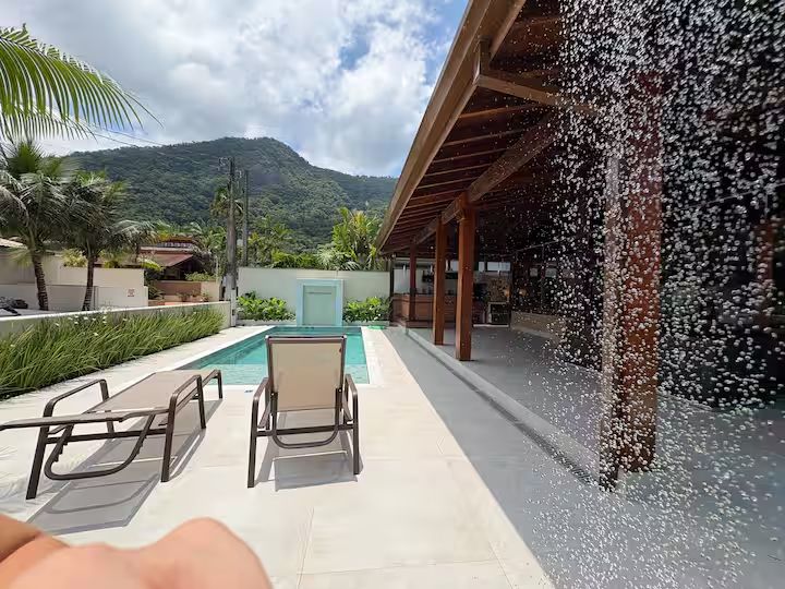 Casa com Piscina 260m da Praia Cond. Pedra Verde