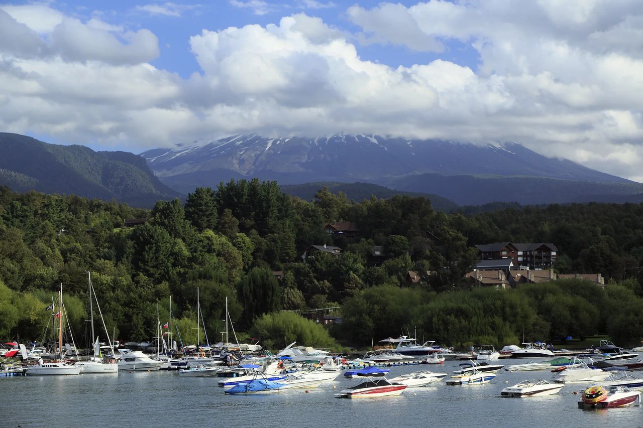 Cómo llegar a Pucón desde Santiago: bus directo, vuelo a Temuco y traslado, o auto por la Ruta 5 (2026)
