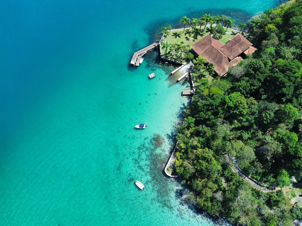 Charter privado por la Bahía de Paraty — ~8 paradas