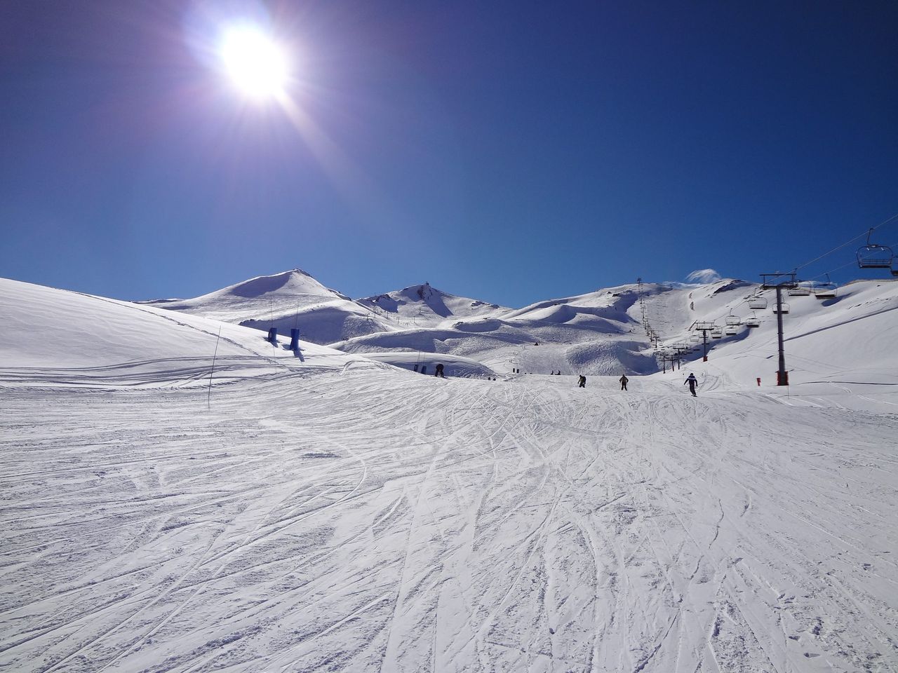 Skiing in November 2026 near Santiago: Valle Nevado open until Nov 8, 8 packs from CLP $24.900 and what costs extra