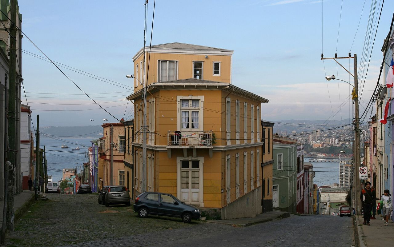 Os 2 passeios de um dia a Valparaíso, Viña del Mar e Isla Negra saindo de Santiago: preço, paradas e o que se paga à parte (2026)