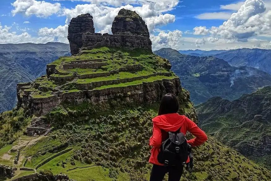 Cusco and Machu Picchu in October–November 2026: fewer crowds than June–August, Inca Trail open, prices in CLP