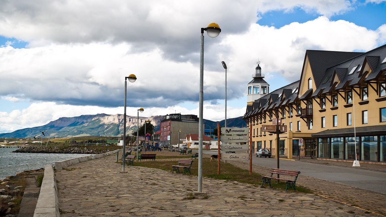 Cómo llegar a Puerto Natales desde Punta Arenas: bus, transfer desde el aeropuerto y qué tour tomar el mismo día (2026)