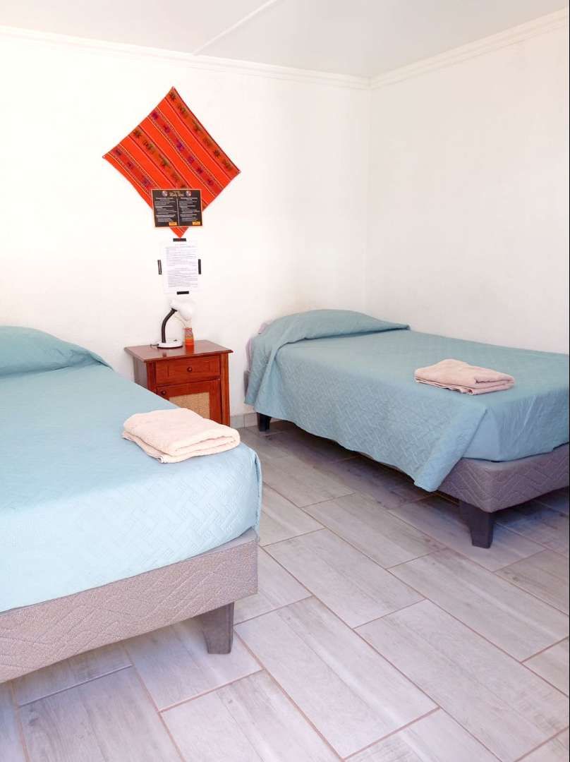 Cama en habitación compartida femenina