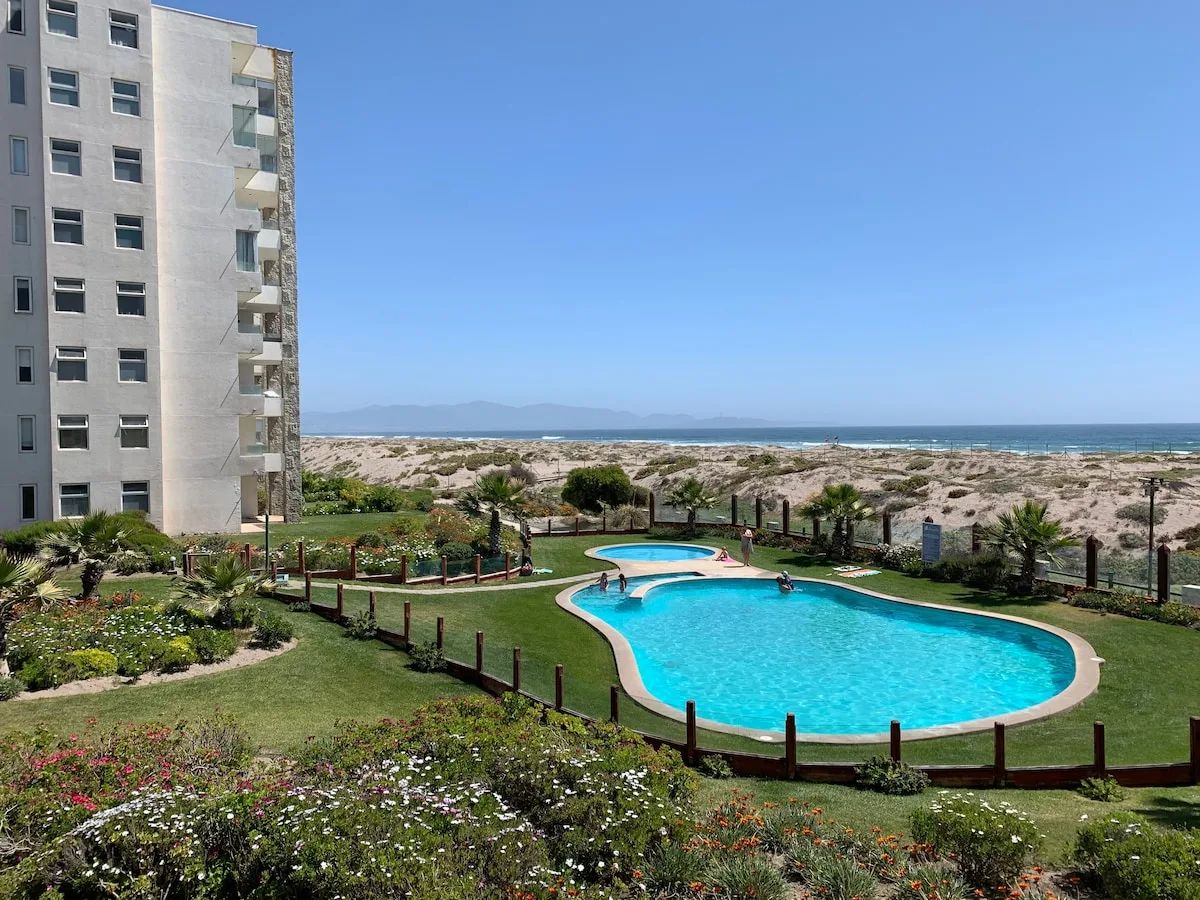 Departamento frente al mar en Serena Golf, La Serena: 3 dormitorios, piscina y playa