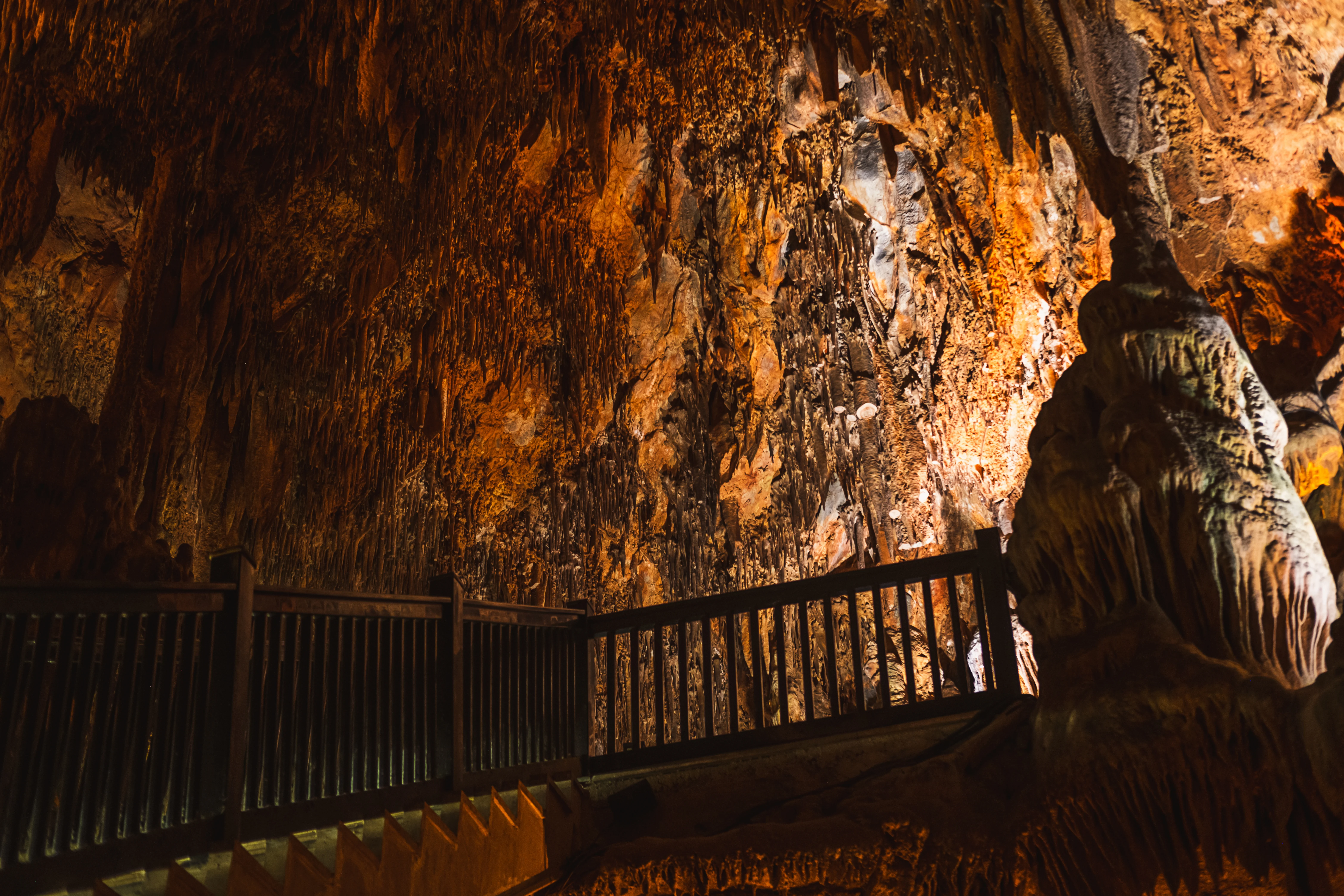 Aventura en la Cueva del Manto - Explorando los secretos de la naturaleza