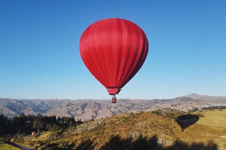 Vuelo en globo sobre los espectaculares paisajes de Perú